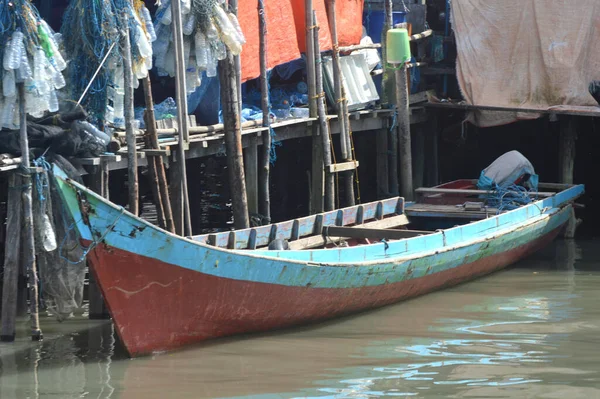 Des Bateaux Pêche Bois Sont Ancrés Sur Des Quais Bois — Photo