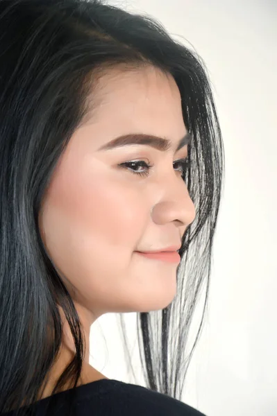 Potret Gadis Asia Yang Cantik Mengenakan Pemotretan Hitam Studio Foto — Stok Foto