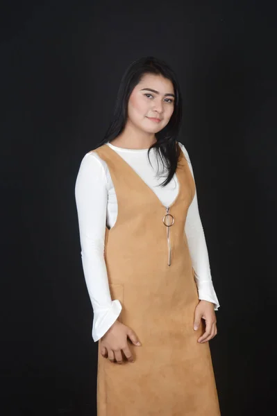 Potret Gadis Asia Beatiful Mengenakan Dalam Pemotretan Coklat Studio Foto — Stok Foto