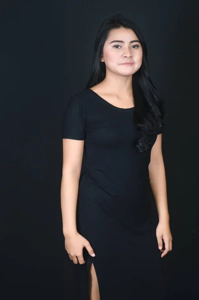 Portrait Beatiful Asian Girl Dressed Black Photo Shoot Black Background — Stock Photo, Image