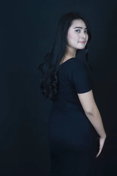 Portrait Beatiful Asian Girl Dressed Black Photo Shoot Black Background — Stock Photo, Image