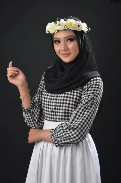 Ritratto Belle Ragazze Asiatiche Musulmane Con Motivo Scacchi Hijab Con — Foto Stock