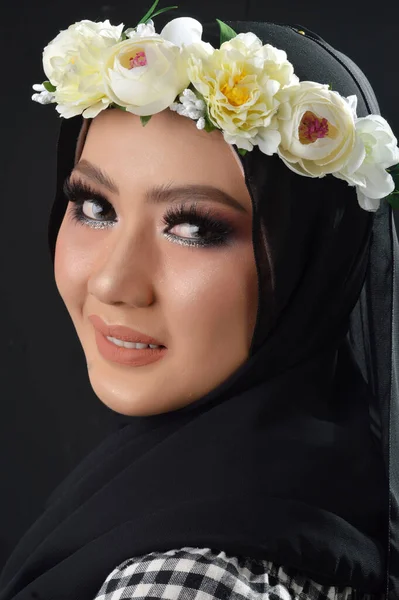 Retrato Hermosas Chicas Asiáticas Musulmanas Con Motivo Cuadros Hijab Con — Foto de Stock