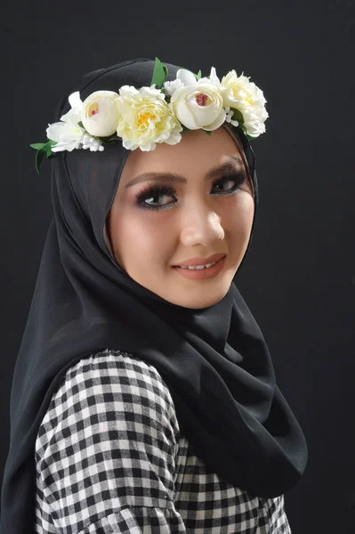 Retrato Hermosas Chicas Asiáticas Musulmanas Con Motivo Cuadros Hijab Con — Foto de Stock