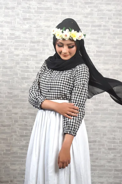 Portrait Belles Filles Asiatiques Musulmanes Avec Motif Carreaux Hijab Avec — Photo