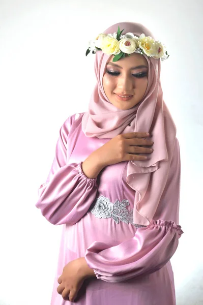 Portrait Beautiful Muslim Asia Girls Mengenakan Kemeja Muslim Merah Muda — Stok Foto