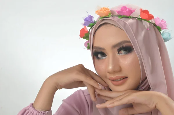 Retrato Hermosas Chicas Asiáticas Musulmanas Con Una Camisa Rosa Musulmana —  Fotos de Stock