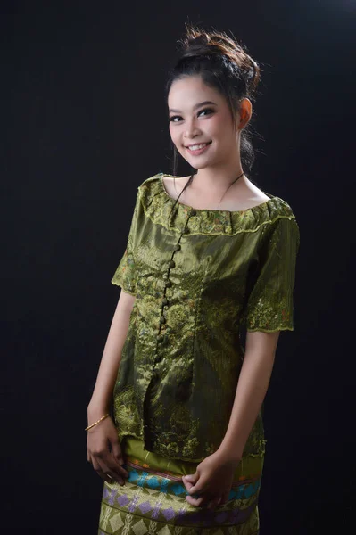 Retrato Bela Menina Asiática Vestida Sessão Fotos Verde Estúdio Fotos — Fotografia de Stock