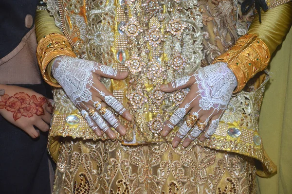 Bianco Hennè Mani Indonesiano Matrimonio Sposa — Foto Stock