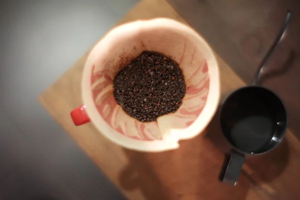 Metode Brygging Kaffedrikker Med V60 Teknikk Der Kaffe Filtreres Med – stockfoto