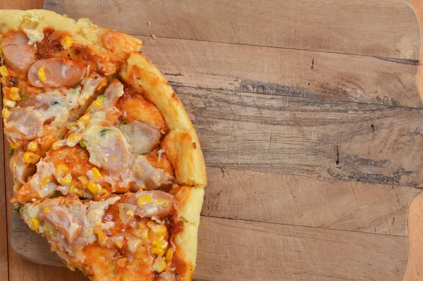 Gustoso Pezzo Pizza Bordo Tritato — Foto Stock