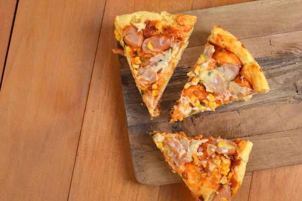 Gustoso Pezzo Pizza Bordo Tritato — Foto Stock