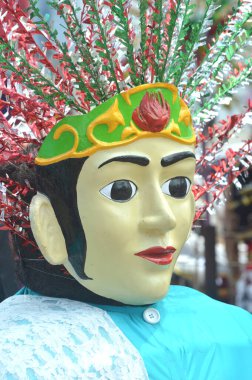 Ondel-ondel, Jakarta şehrindeki Betawi halkının maskotu olan heykel ya da bebek.
