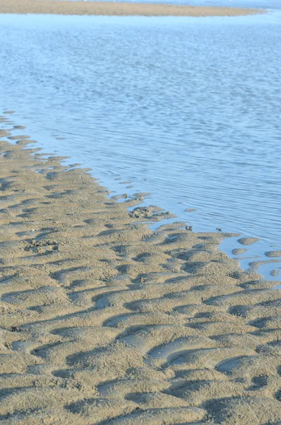Υφή Και Σχέδιο Της Επιφάνειας Της Άμμου Στην Παραλία Χαμηλή — Φωτογραφία Αρχείου