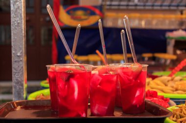 tezgahın üzerine turşu