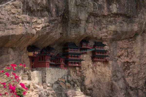 Le vieux palais dans la roche - la copie miniature en Chine — Photo