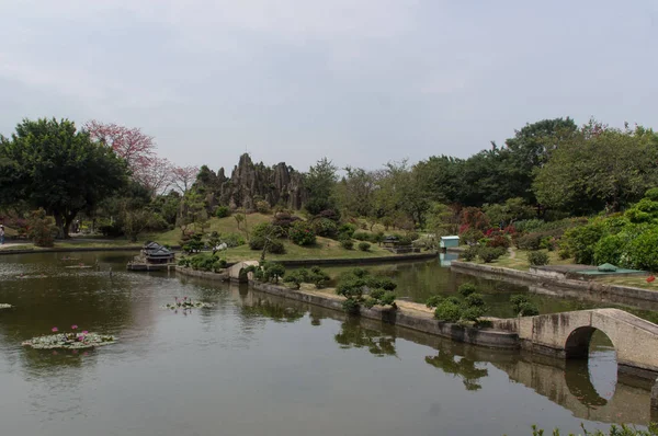O parque com as cópias em miniatura dos lugares famosos na China — Fotografia de Stock