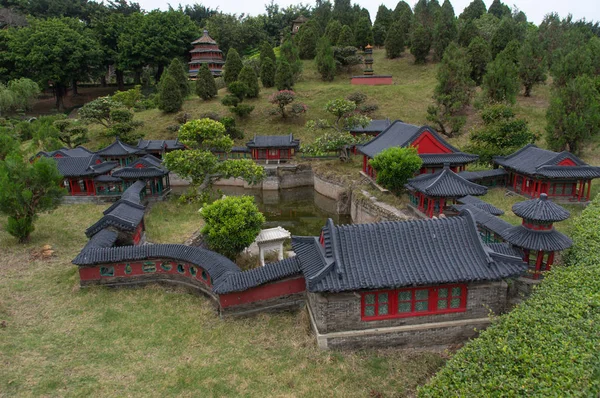 Het park met de exemplaren van de miniatuur van de beroemde plekken in China — Stockfoto