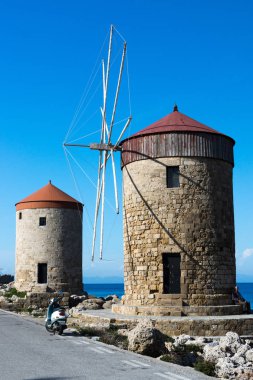 Eski değirmen içinde bay Yunanistan Adası Rodos