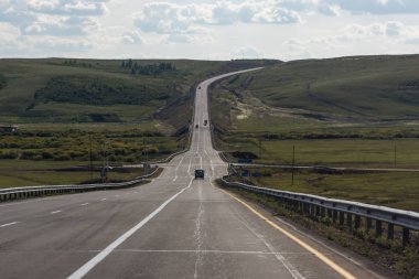 Kentsel yolun kötü asfalt kaplama ile