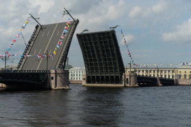 Saint-Petersburg Rusya açık köprü gündüz sırasında