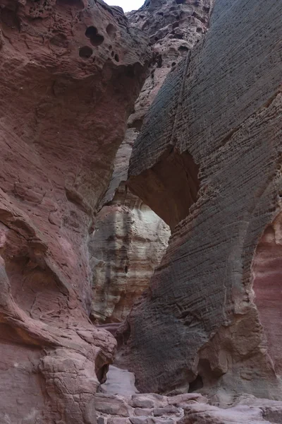Red canyon - wąskie kamienne korytarz naturalnych w parku Timna — Zdjęcie stockowe