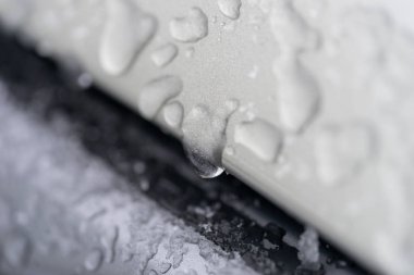 Doku dondurulmuş düþer ve araba soğuk kış aylarında kar