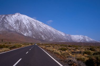 Teida en yüksek yanardağ karla kaplı. Lav ve kar