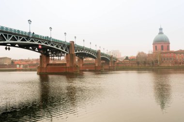 Toulouse-köprü Saint Pierre ve hastane La Grave
