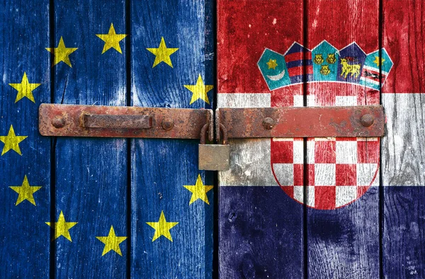 Прапор Хорватії Задньому Плані Старих Замкнених Дверей — стокове фото