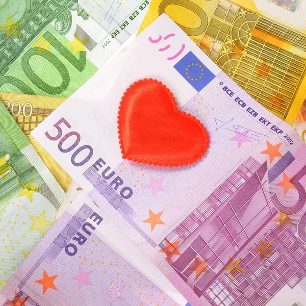 Багато Грошей Євро Червоним Серцем Фоном — стокове фото