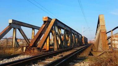 Köprünün demiryolu parça