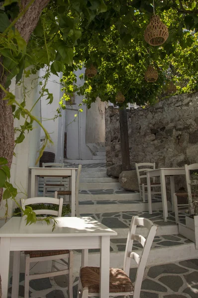 วนกลางแจ งของโรงเต ยมบนถนนของเม Naxos เกาะ Naxos ในกร — ภาพถ่ายสต็อก