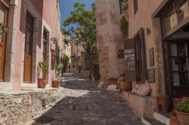 Monemvasia town, Yunanistan - 07.06.2016. : Yunanistan Peloponnese adlı rock yarımadasında street 