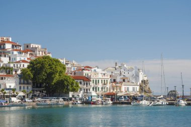 Skopelos kasaba, Skopelos Island, Yunanistan - 31.05.2013. : Ana şehrin Skopelos, Skopelos Island Yunanistan üzerinden panoramik görünüm
