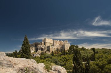 Atina, Yunanistan - 05: 29 2019: Yakındaki Areopagus tepesinden Akropolis 'e bakın