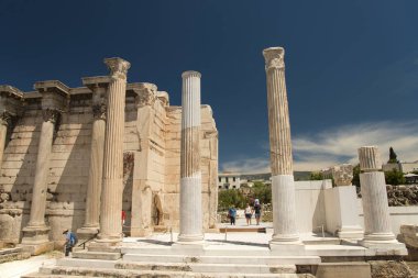 Atina, Yunanistan - 05: 29: 2019: Ünlü Monastiraki ilçesindeki Hadrian Kütüphanesi kalıntıları