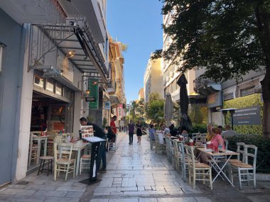Atina, Yunanistan - 05: 29: 2019: Güneşli bir günde Monastiraki ilçesinde yürümek