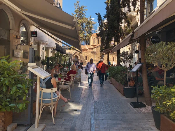 Atina, Yunanistan - 05: 29: 2019: Güneşli bir günde Monastiraki ilçesinde yürümek