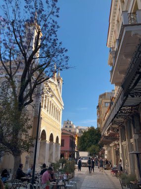 Atina, Yunanistan - 05: 29: 2019: Güneşli bir günde Monastiraki ilçesinde yürümek