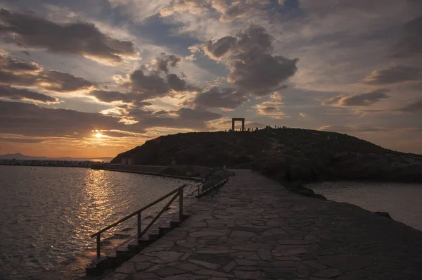 Pôr Sol Sobre Monumento Portara Ilha Naxos Grécia — Fotografia de Stock