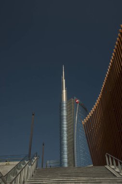Milan, İtalya - 06 05 2018: Milano, İtalya 'da yüksek modern binalara sahip iş bölgesi