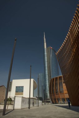 Milan, İtalya - 06 05 2018: Milano, İtalya 'da yüksek modern binalara sahip iş bölgesi