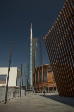Milan, İtalya - 06 05 2018: Milano, İtalya 'da yüksek modern binalara sahip iş bölgesi