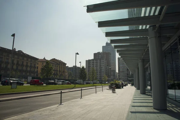 Milano, İtalya 'da modern binaları olan iş bölgesi