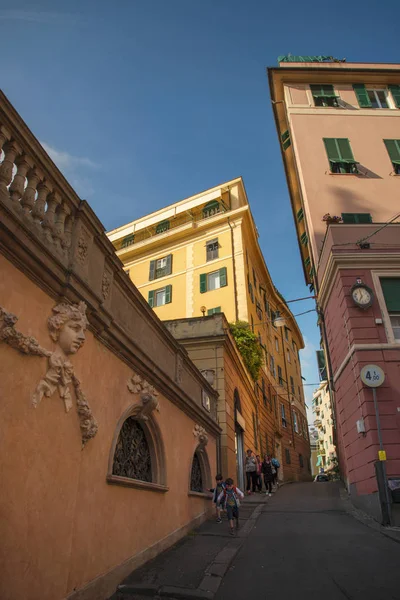 Genua Włochy 2018 Ulica Kolorowymi Budynkami Centralnej Części Genui Włochy — Zdjęcie stockowe