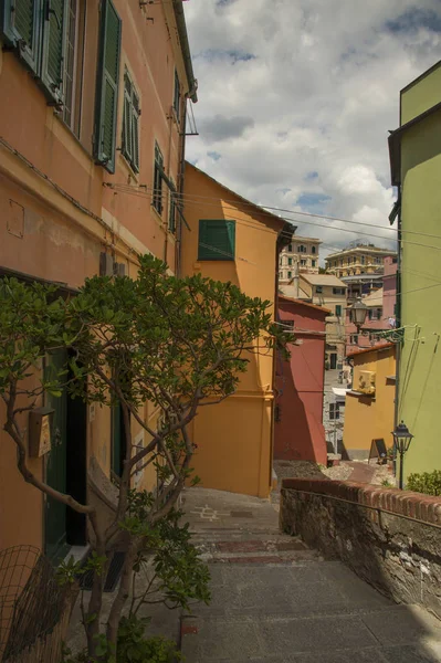 Genua Włochy 2018 Ulica Miejscowości Rybackiej Boccadasse Uroczymi Kolorowymi Budynkami — Zdjęcie stockowe
