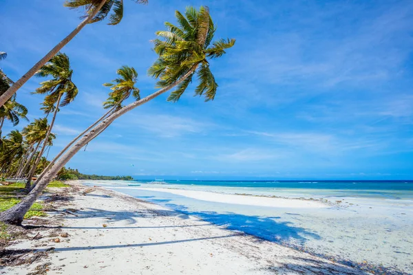 Tropical beach and sea — Stock Photo, Image