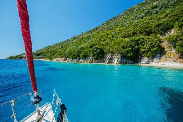 Praia selvagem da ilha de Lefkada na Grécia — Fotografia de Stock
