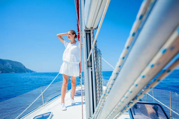 Yunanistan yatta yelken kız